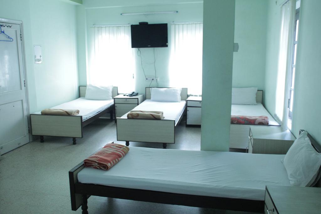 New Metro Guest House Kolkata Bagian luar foto